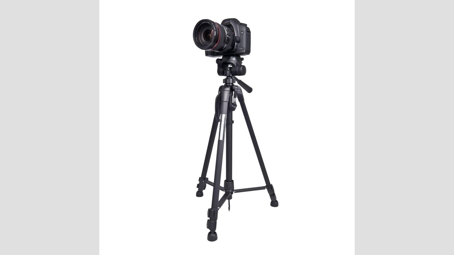 Buscador red dot montado en telescopio, mostrando el LED rojo encendido sobre el visor transparente.
